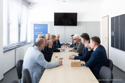 konferencja prasowa pn. Rzesz&oacute;w Europejskim Miastem Sportu 2026, w Uniwersyteckim Centrum Lekkoatletycznym przy ul. Cichej, fot. Grzegorz Bukała